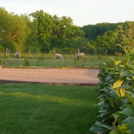 Champetre Avec Climatisation Et Jardin En Auvergne - Fr-1-489-227